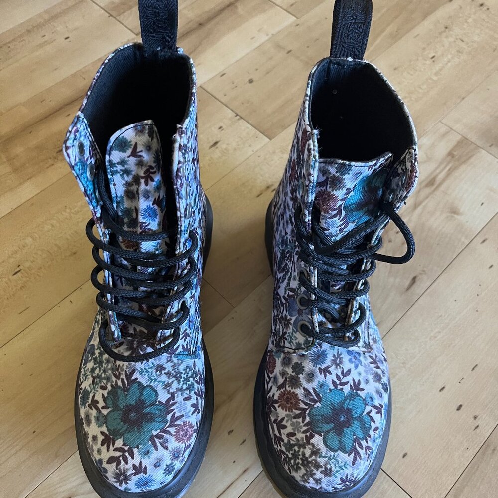 Dr. Martens Floral Boots Womens Size 5